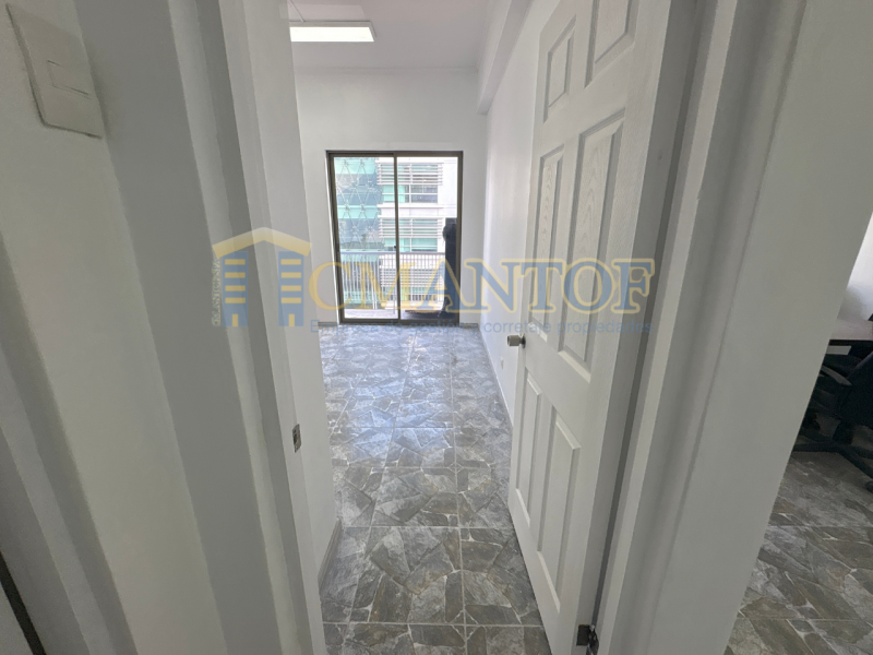 Arriendo Remodelada Oficina 3 Privados Frente Serviu, Centro