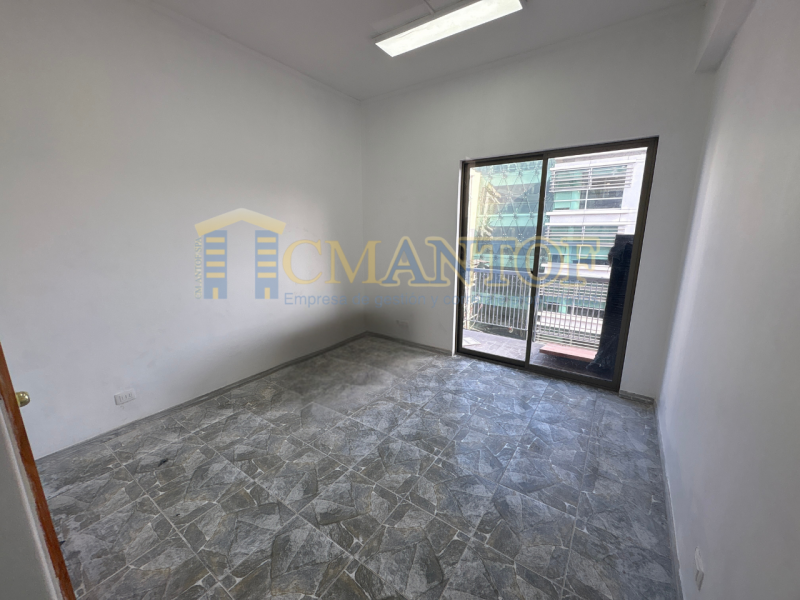 Arriendo Remodelada Oficina 3 Privados Frente Serviu, Centro