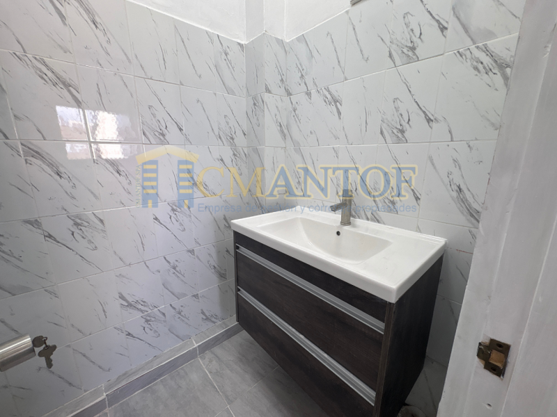 Arriendo Remodelada Oficina 3 Privados Frente Serviu, Centro