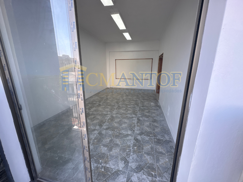Arriendo Remodelada Oficina 3 Privados Frente Serviu, Centro