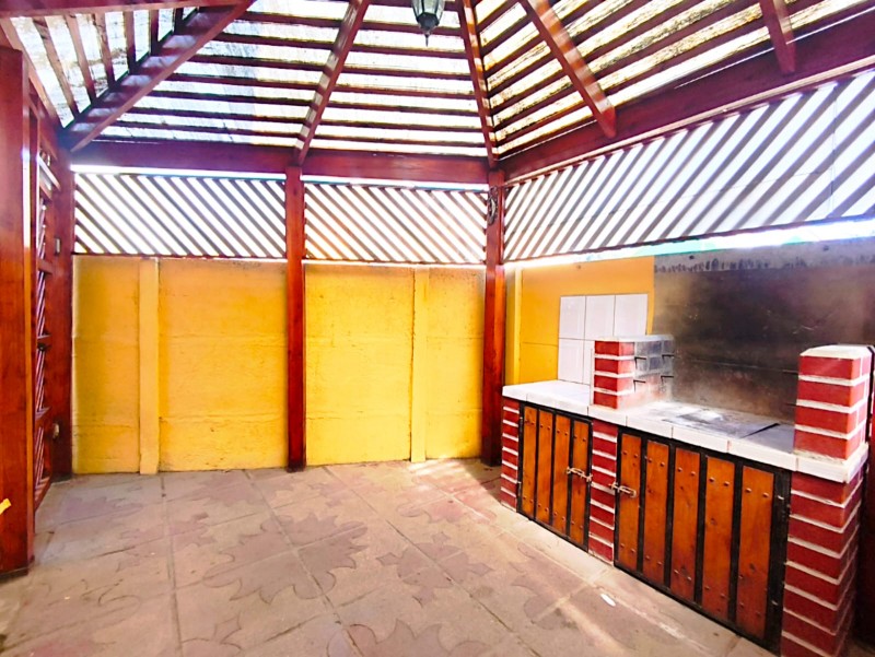 en Venta Casa Esquina | 2D 1B + Quincho | Altos de Zañartu