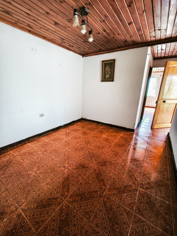Se Vende Céntrica Casa en Linares