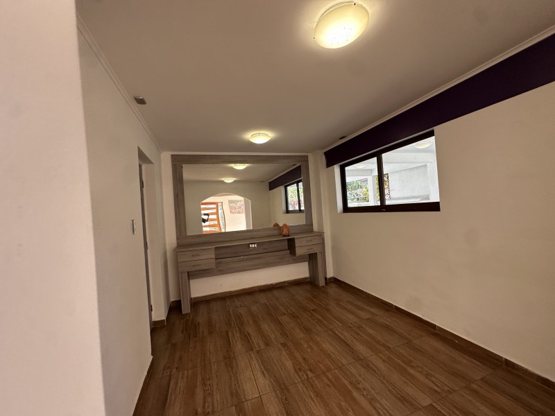 Se Arrienda Local Comercial en Linares