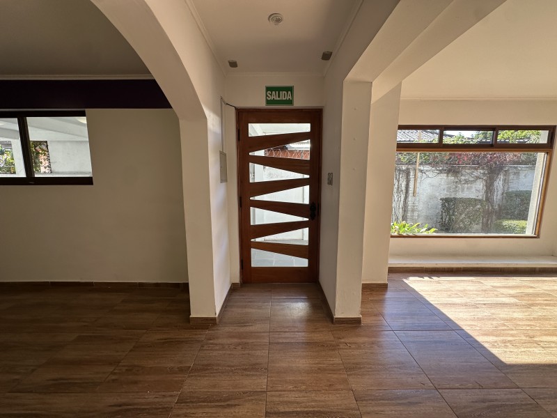 Se Arrienda Local Comercial en Linares