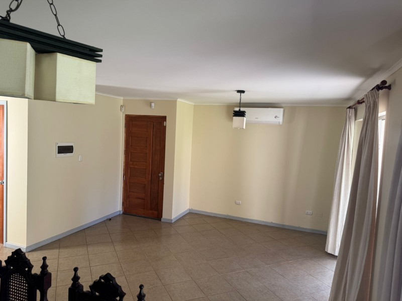 Casa Amplia en Valles del Country