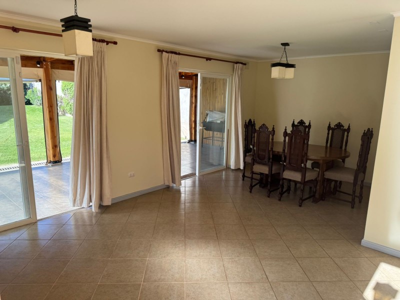Casa Amplia en Valles del Country
