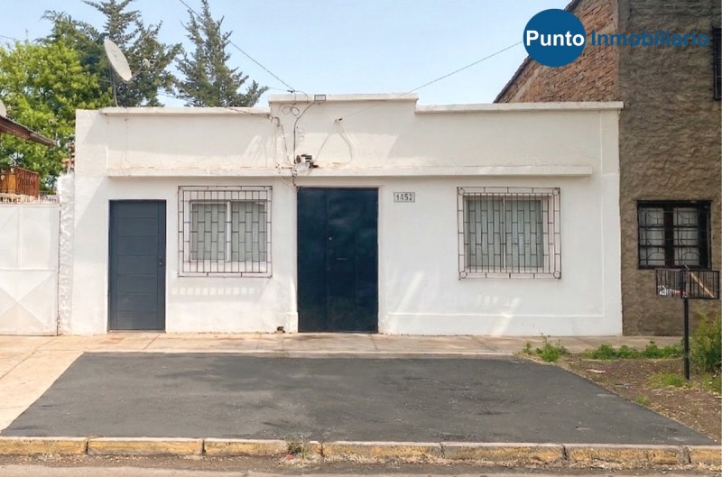 Casa Remodelada Con 3 Dormitorios (Suite), 4 Baños y Patio