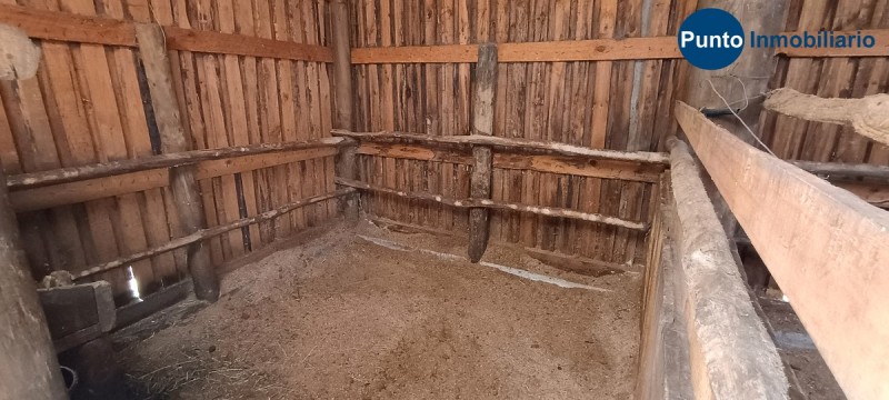 Parcela Con Cabaña + Caballerizas