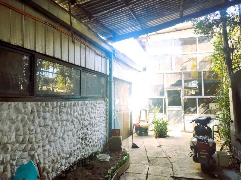 Casa Antigua, Amplio Terreno Con Galpón.
