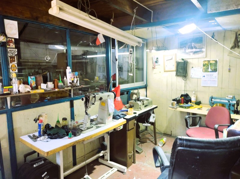 Casa Antigua, Amplio Terreno Con Galpón.