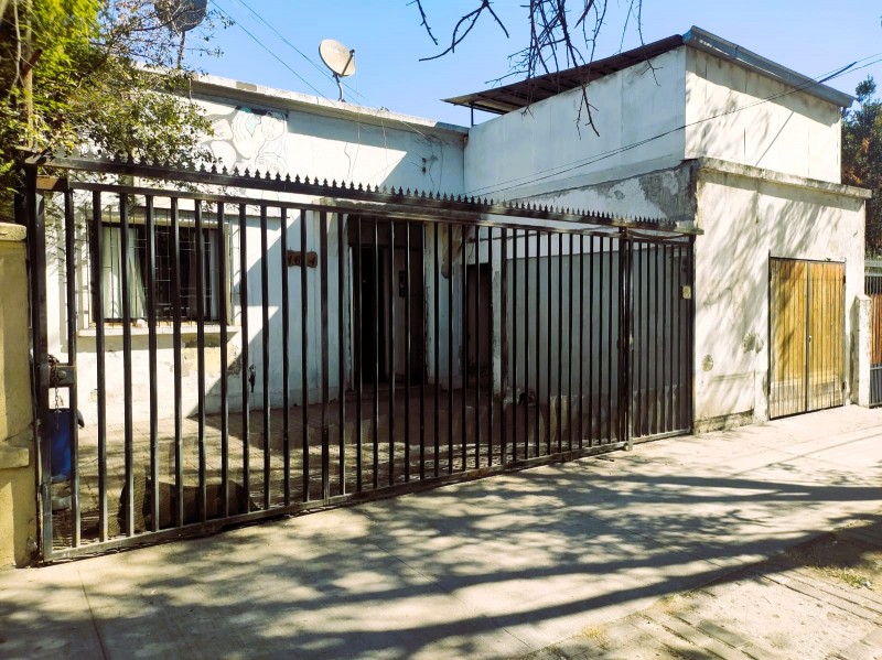 Casa Antigua, Amplio Terreno Con Galpón.