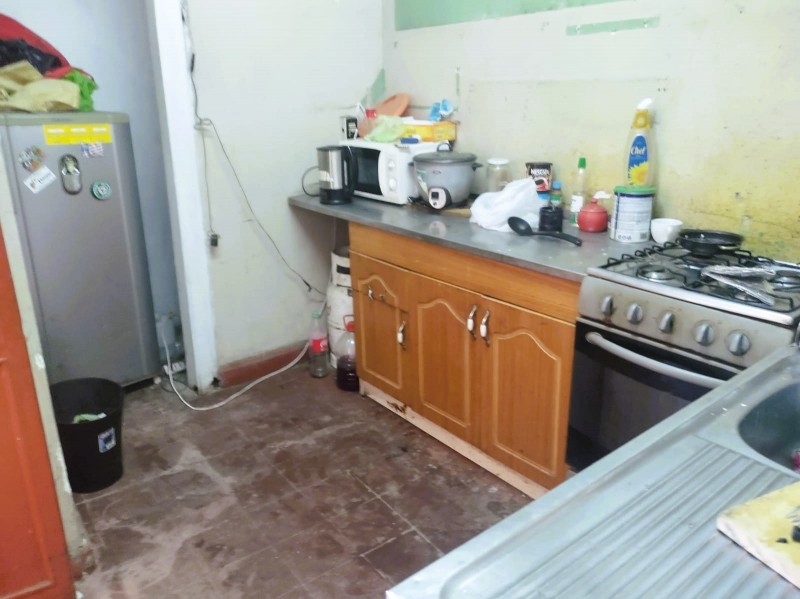 Casa Antigua, Amplio Terreno Con Galpón.