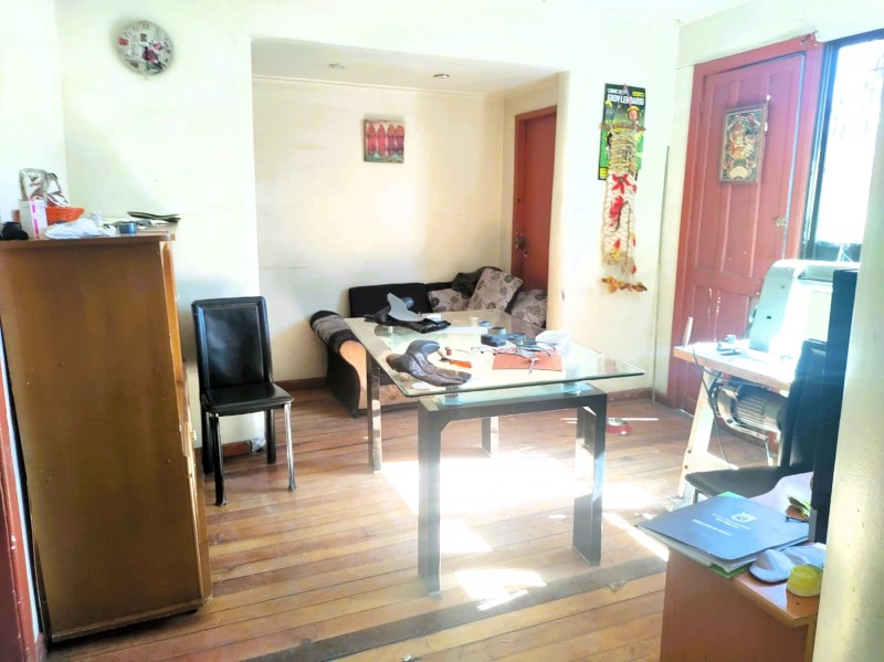 Casa Antigua, Amplio Terreno Con Galpón.