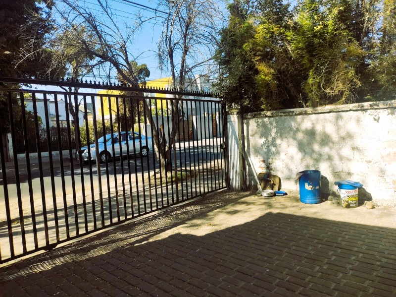 Casa Antigua, Amplio Terreno Con Galpón.