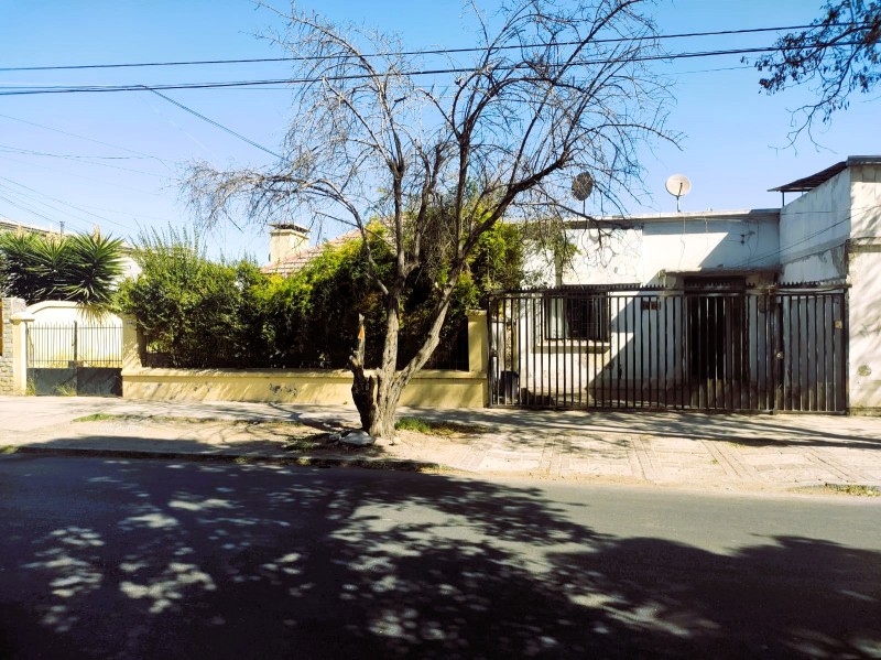 Casa Antigua, Amplio Terreno Con Galpón.
