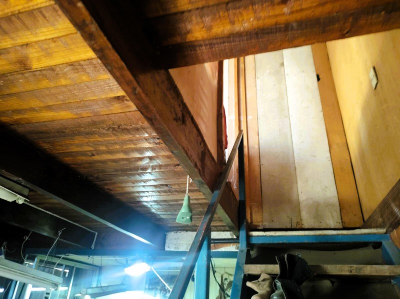 Casa Antigua, Amplio Terreno Con Galpón.