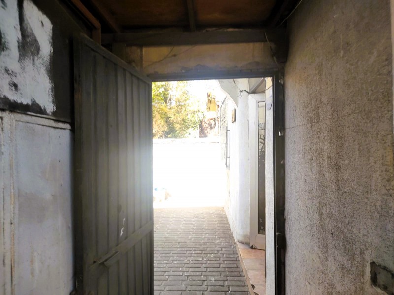 Casa Antigua, Amplio Terreno Con Galpón.
