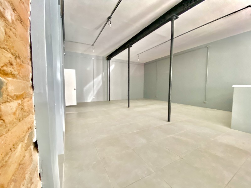Se Arriendan 2 Locales Comerciales U Oficina Grande