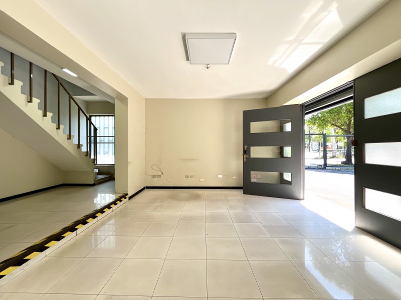 Arriendo de Excelente Local Comercial en las Condes
