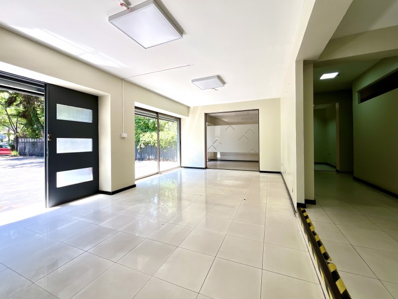 Arriendo de Excelente Local Comercial en las Condes