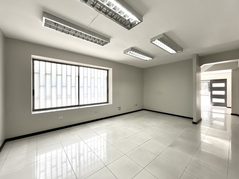 Arriendo de Excelente Local Comercial en las Condes