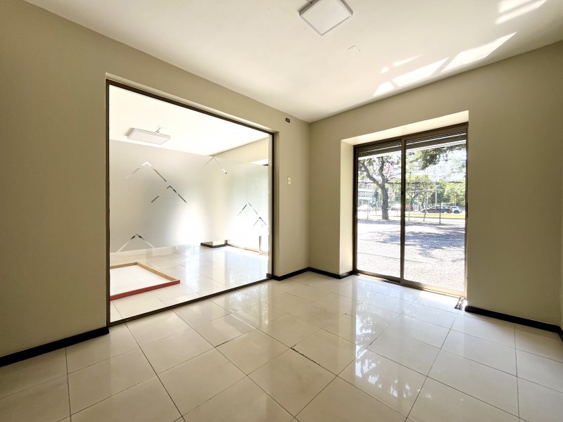 Arriendo de Excelente Local Comercial en las Condes