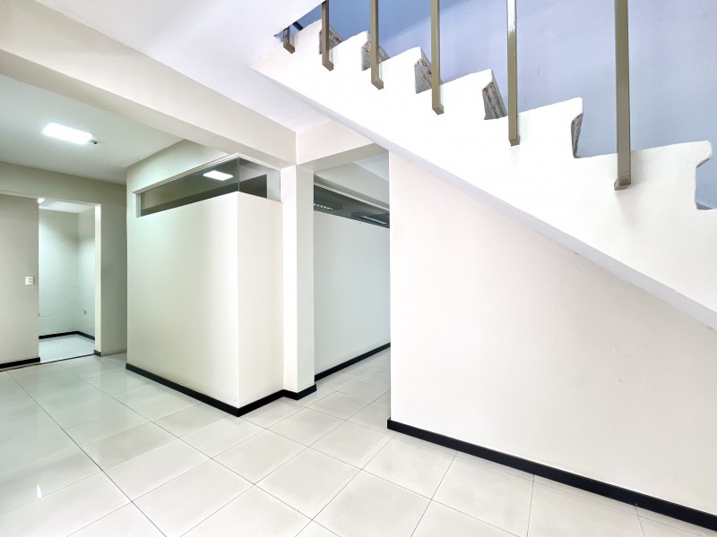 Arriendo de Excelente Local Comercial en las Condes