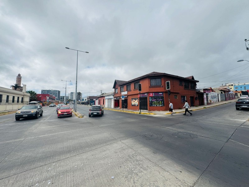 Propiedad Comercial en Arriendo, Totalmente Remodelada !