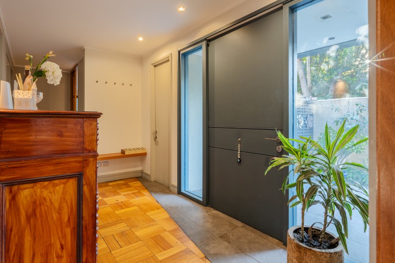 Casa en Venta Con Gran Ubicación en Vitacura
