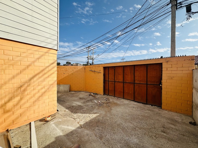 Casa de Esquina Con Ubicación Privilegiada !!!