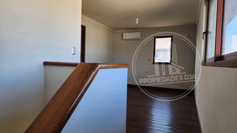 Hermosa Casa en las Rastras