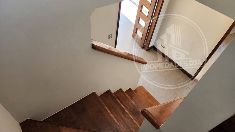 Hermosa Casa en las Rastras