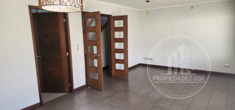 Hermosa Casa en las Rastras
