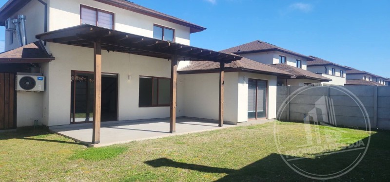 Hermosa Casa en las Rastras