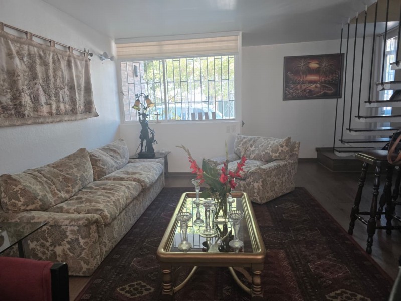 Oportunidad Casa en Condominio Recién Remodelada