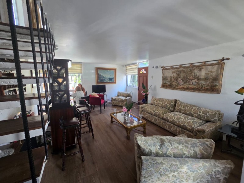 Oportunidad Casa en Condominio Recién Remodelada
