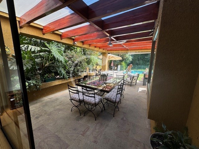 Casa en Venta de 7 Dorm. en las Condes