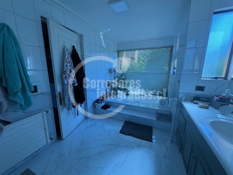 Casa en Venta de 7 Dorm. en las Condes