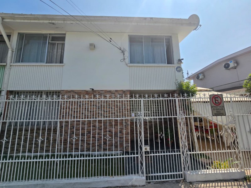 Oportunidad Casa en Condominio Recién Remodelada