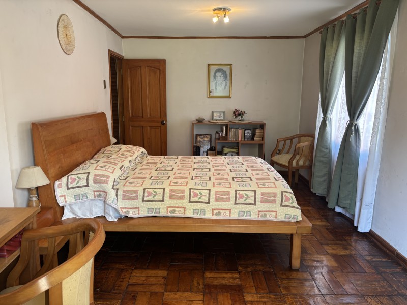 Hermosa Casa Con Gran Terreno en el Corazón de Macul