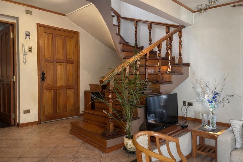 Hermosa Casa Con Gran Terreno en el Corazón de Macul