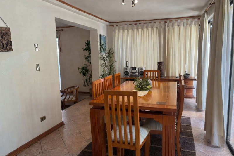 Hermosa Casa Con Gran Terreno en el Corazón de Macul