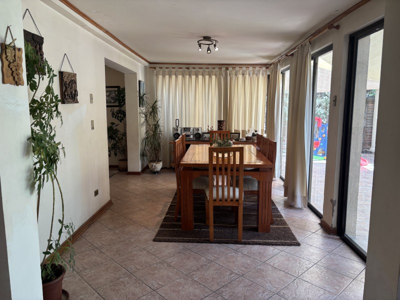 Hermosa Casa Con Gran Terreno en el Corazón de Macul
