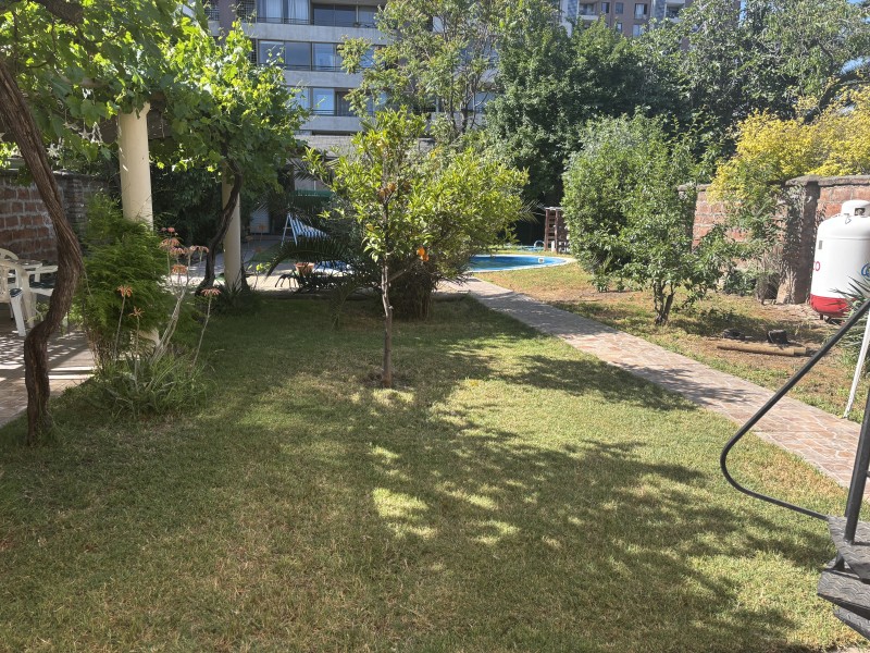 Hermosa Casa Con Gran Terreno en el Corazón de Macul