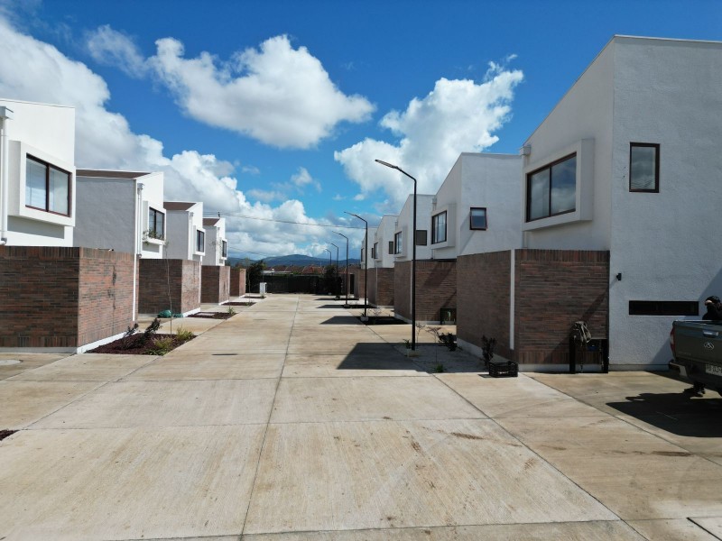 Arrendamos Moderna Casa en las Rastras - Camino Al Cerro