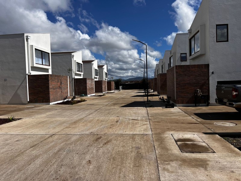 Arrendamos Moderna Casa en las Rastras - Camino Al Cerro
