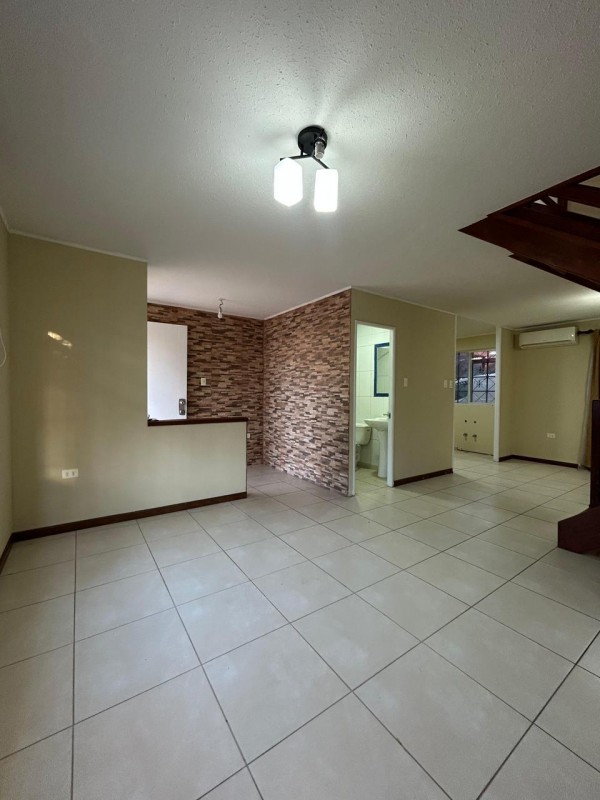 Vendemos Casa Esquina en Villa Flores del Pucará - Surpte