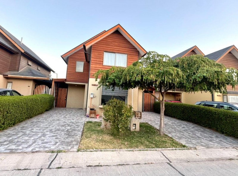 Vendemos Hermosa Casa en Condominio Huertos de Buin-Oriente