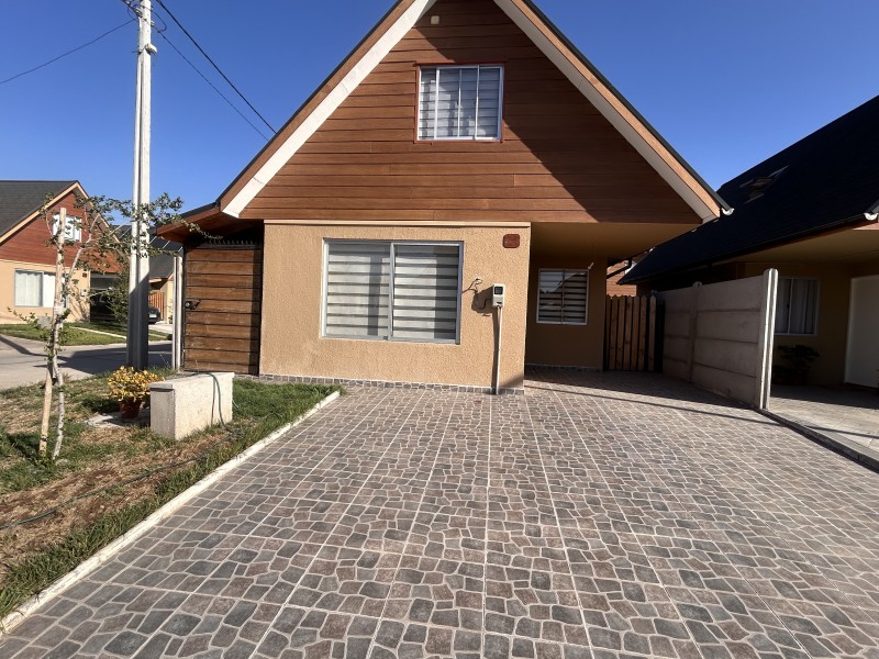 Casa en Arriendo en Condominio Alto Buin Iv