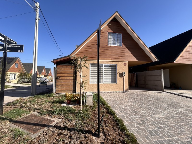 Casa en Arriendo en Condominio Alto Buin Iv